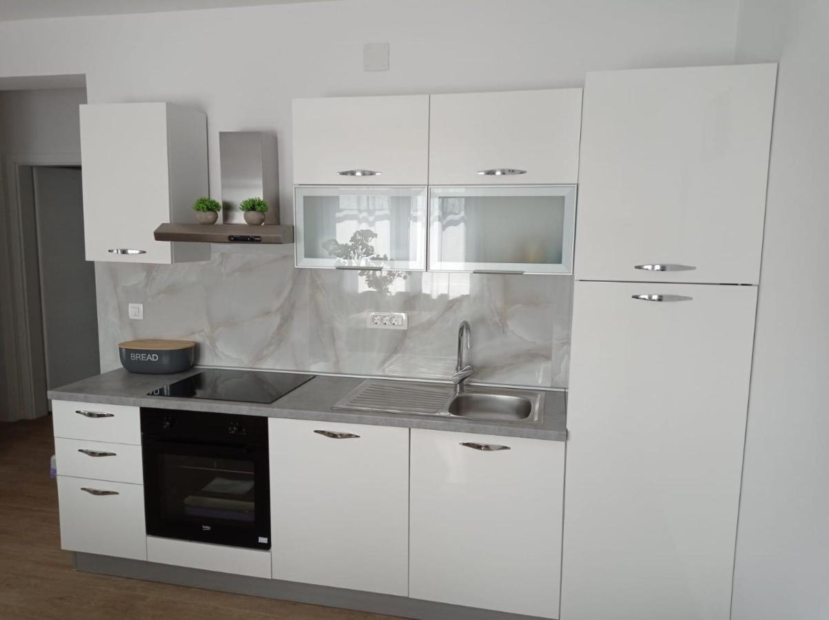 Apartman Franc S Vir Exteriör bild
