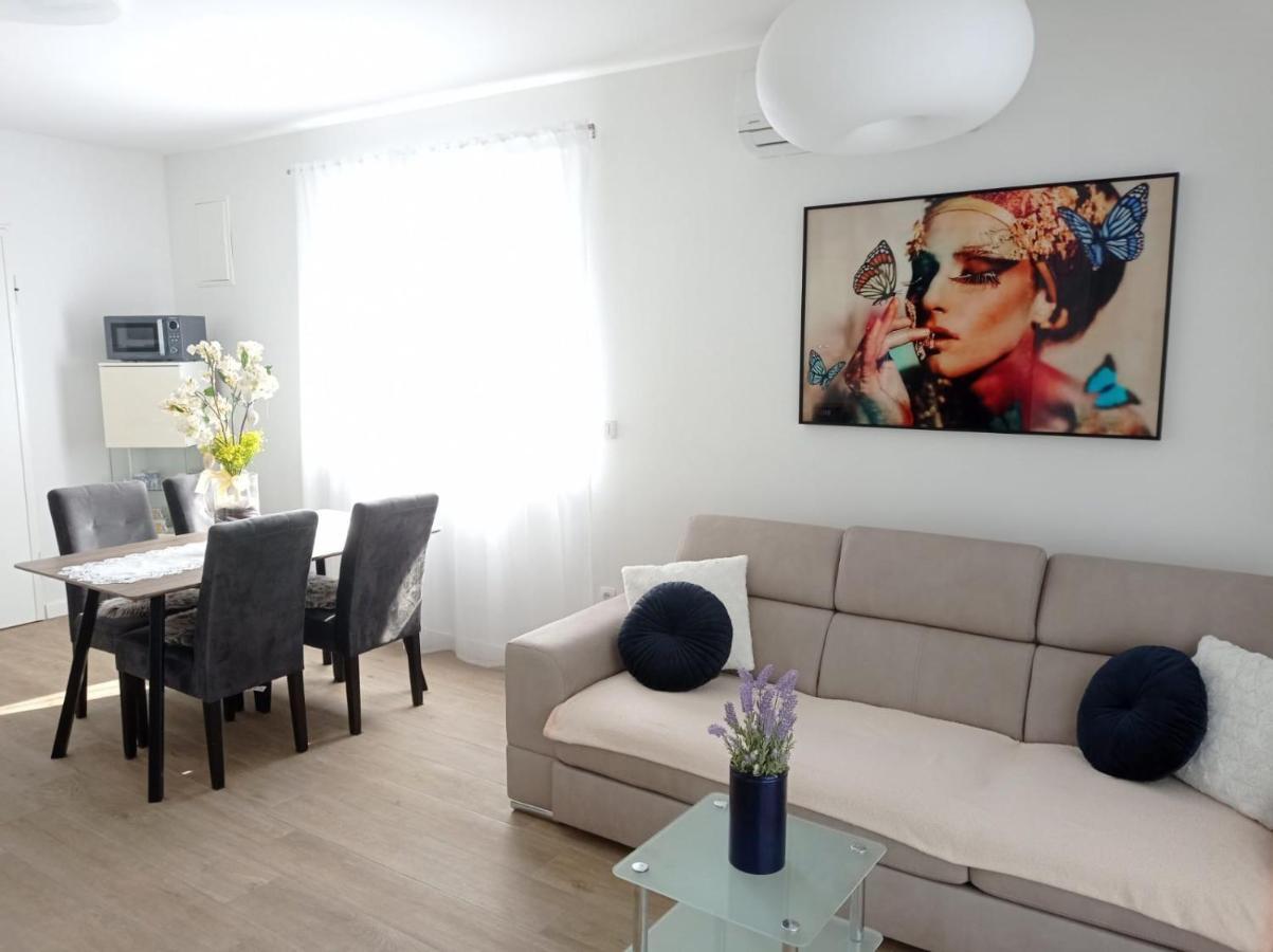 Apartman Franc S Vir Exteriör bild