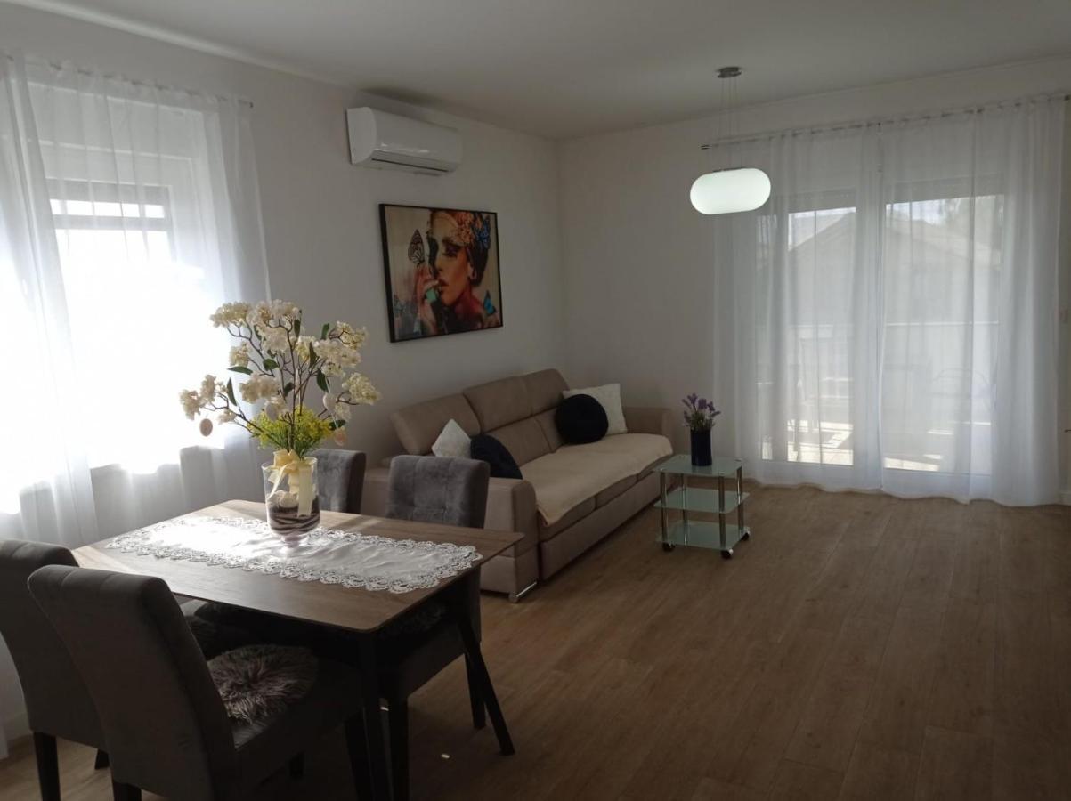Apartman Franc S Vir Exteriör bild
