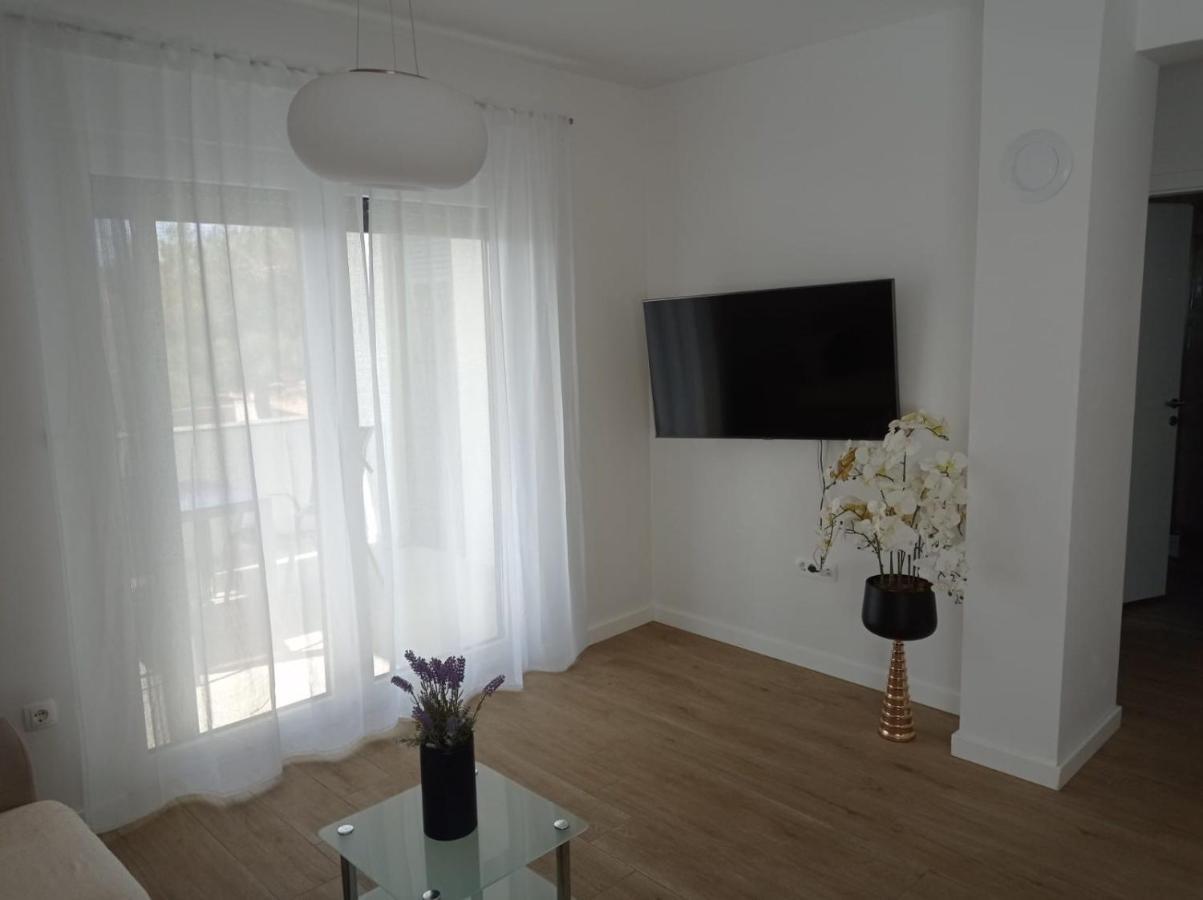 Apartman Franc S Vir Exteriör bild